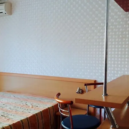 Planeta Hotel- Miramar Апартамент A * Napospart